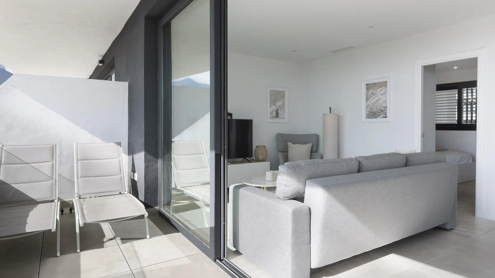 Elegant Luxury Suite With Terrace In Higueron Fuengirola Apartment