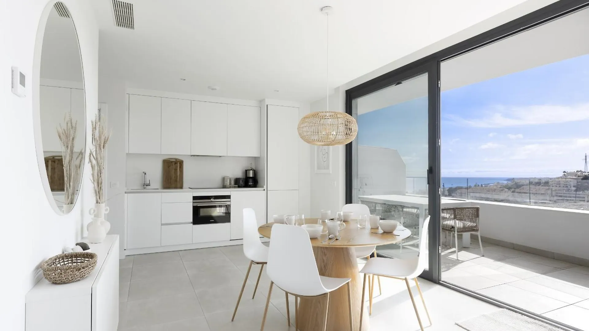 Elegant Luxury Suite With Terrace In Higueron Fuengirola