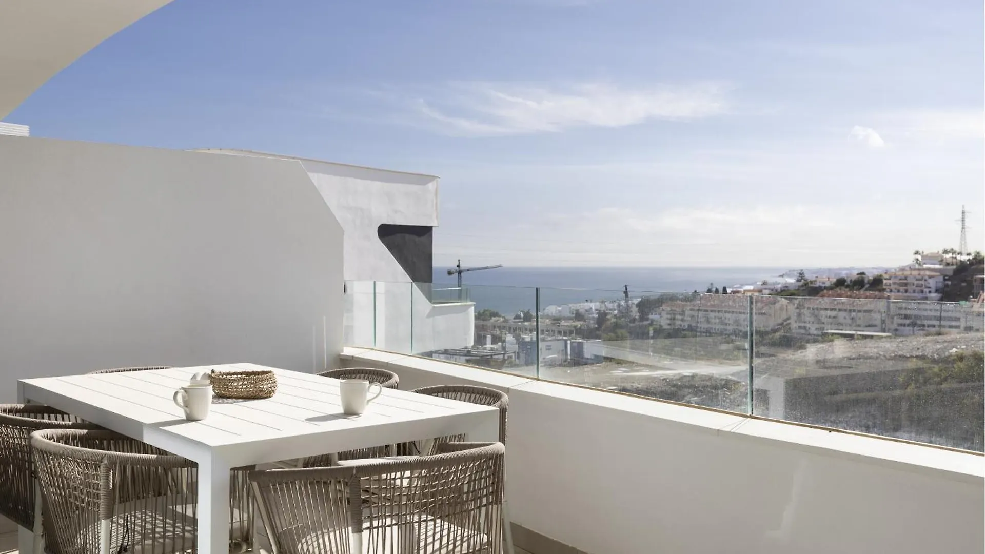 Apartment Elegant Luxury Suite With Terrace In Higueron Fuengirola