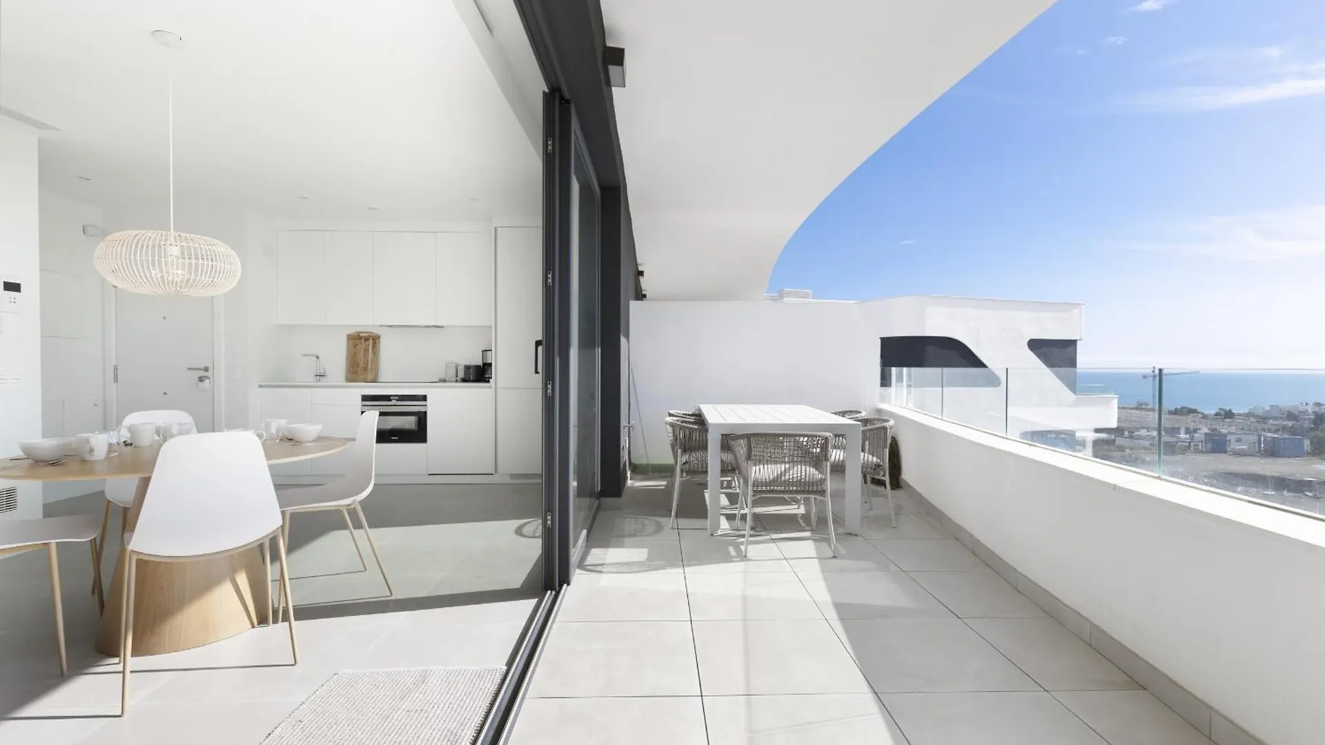 Elegant Luxury Suite With Terrace In Higueron Fuengirola
