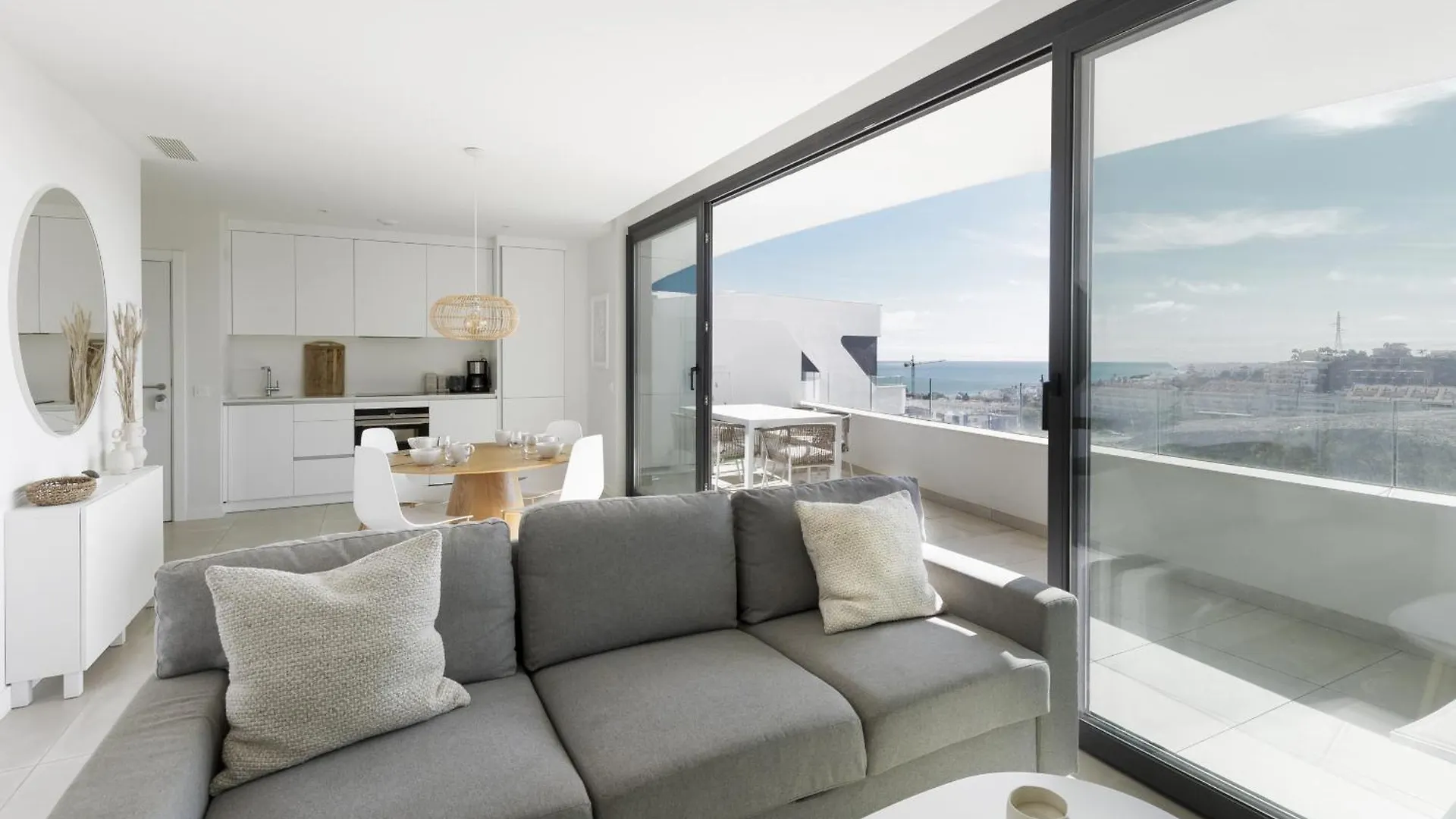 Elegant Luxury Suite With Terrace In Higueron Fuengirola Spain