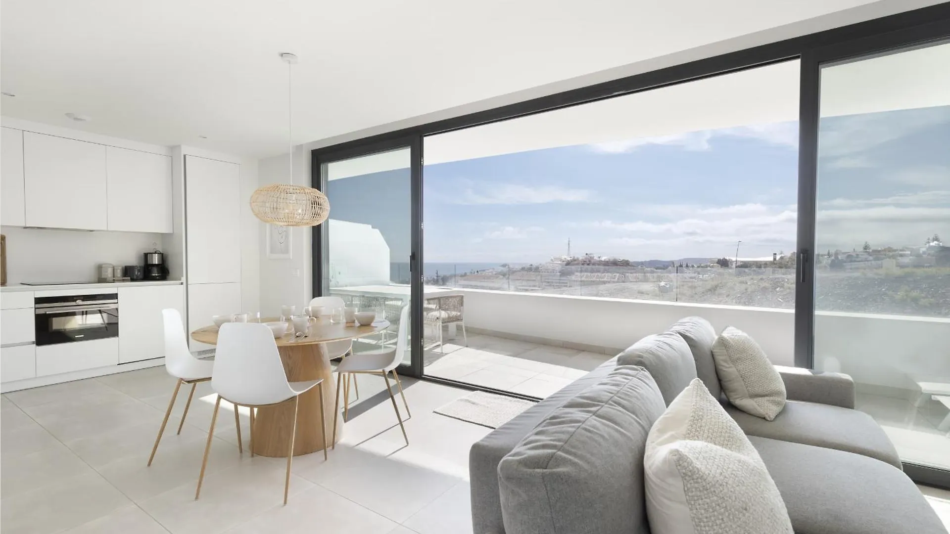 Apartment Elegant Luxury Suite With Terrace In Higueron Fuengirola
